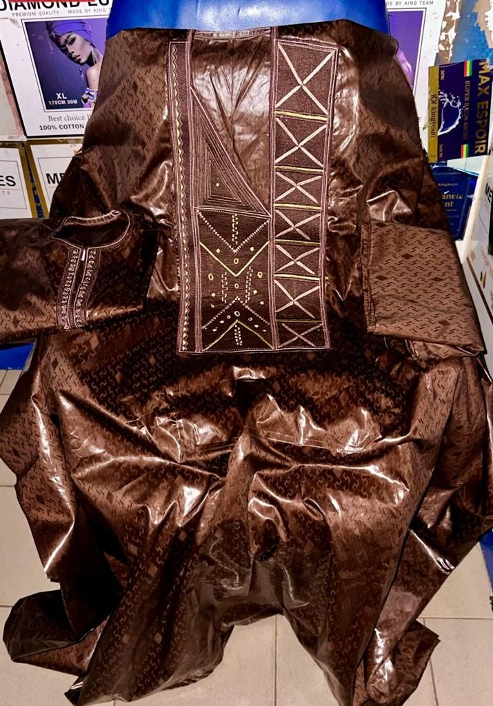 Grand Boubou Prestige 3 Pièces Chocolat - Broderies Dorées Géométriques MaisonBarry
